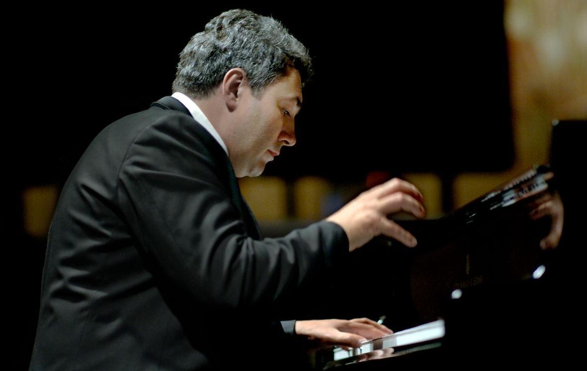 RNO. Conductor Konstantin Khvatynets Vadim Rudenko, piano
