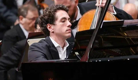 Константин Емельянов - Фото