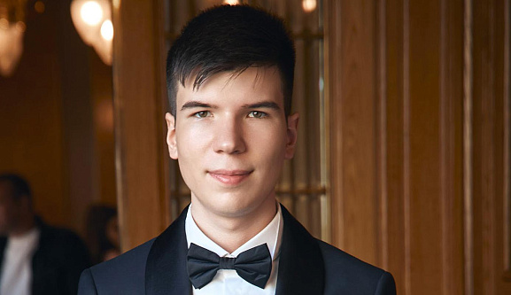 Роман Мугинов - Фото