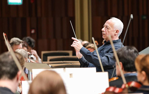 Владимир Спиваков даст благотворительный концерт фото