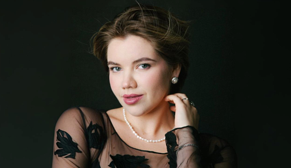 Лора Григорьева - Фото