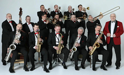 Государственный камерный оркестр джазовой музыки имени Олега Лундстрема Дирижёр — Борис Фрумкин 