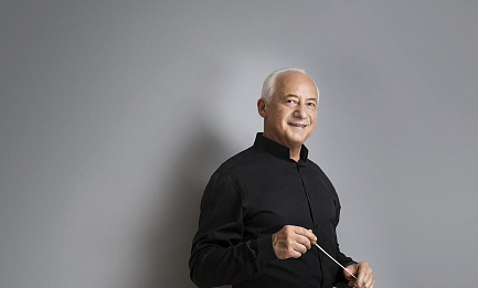 Константин Емельянов, фортепиано  Национальный филармонический оркестр России  Дирижёр — Владимир Спиваков 