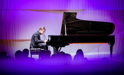 Петр Лаул, фортепиано 