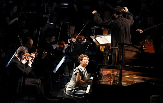 Концерт «Медленная музыка». Полина Осетинская, фортепиано. Оркестр musicAeterna. Дирижёр — Теодор Курентзис фото