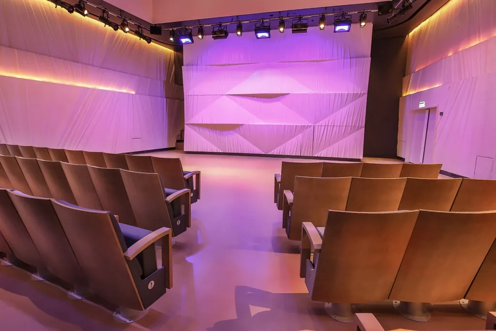 Малый зал фото