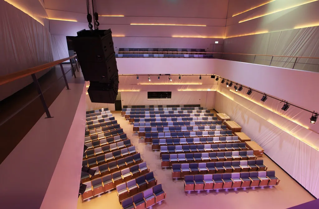 Малый зал фото