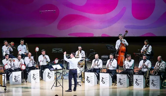 Большой джазовый оркестр под управлением Петра Востокова - Фото