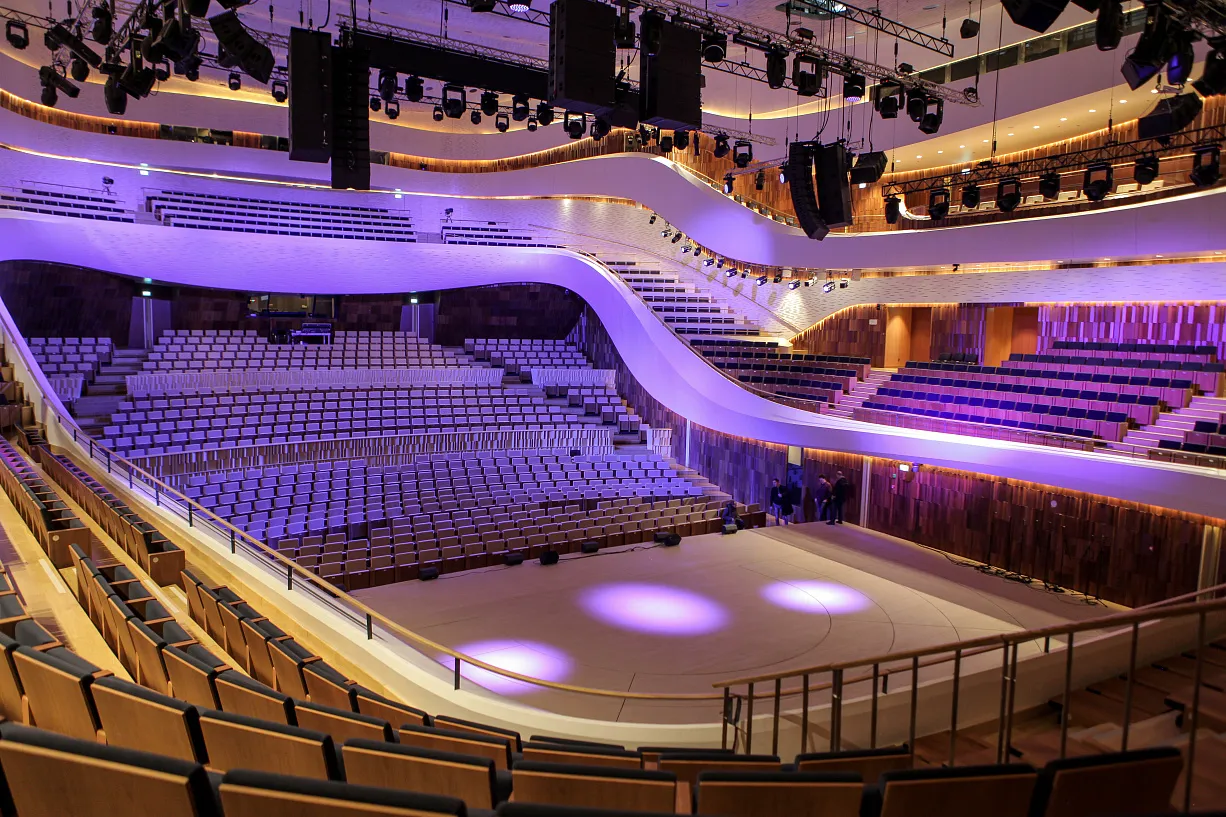 Большой зал фото